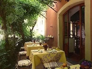 Charleston Hotel